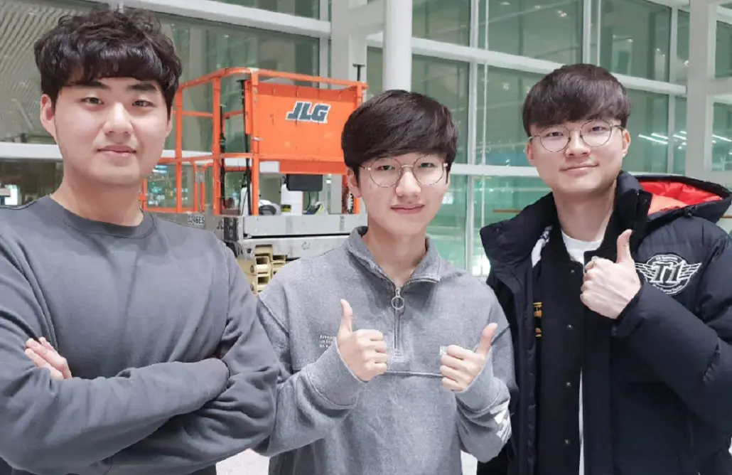  JackeyLove爆冷击败SKT，败北引爆全场！