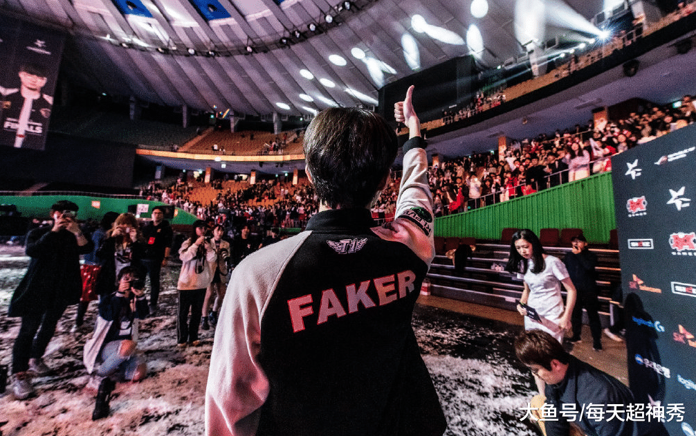  JackeyLove爆冷击败SKT，败北引爆全场！