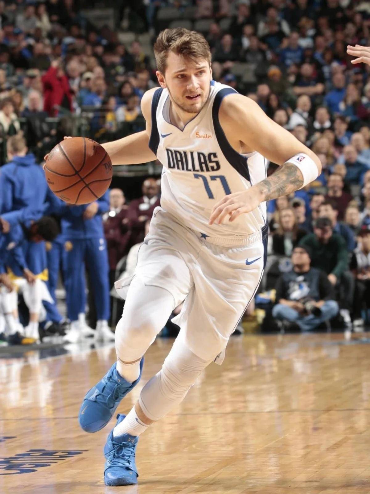 东契奇迎来十二赛季高光表现,快船球迷沸腾! 东契奇迎来十二赛季高光表现,快船球迷沸腾!